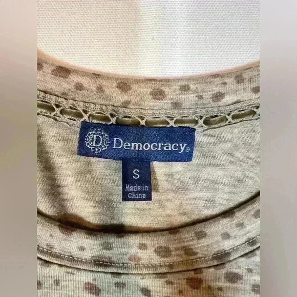 COPY - Democracy Core Essential women’s size Small animal print puff sleeve t s… - Picture 2 of 8